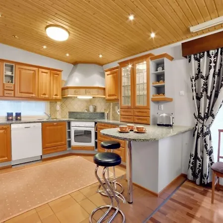 Vuokatin Aateli Tsaari Villa *